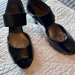 Life Stride Black Heels Classic Design